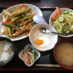 百鳳苑 - 鶏肉とアスパラ炒め定食(杏仁豆腐付) 750円