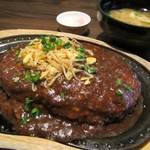 Bikkuri Donki - 麻辣バーグライスセット。1580円