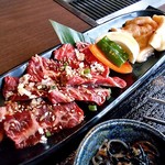 Yakiniku Dokoro Ittou - 「ハラミ＋牛ホルモンランチ」のメイン