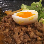 SPICY CURRY 魯珈 - ゆで卵も美味しい