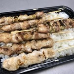 吾助 - 焼き鳥弁当…500円+大盛り…200円