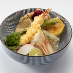 鎌倉野菜の天ぷら冷しぶっかけうどん