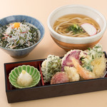 ハーフ鎌倉野菜の天ぷらうどんとミニしらす丼セット ハーフ鎌倉野菜の天ぷらうどんとミニしらす丼セット
