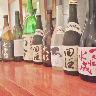 以享受美食为理念，精选的葡萄酒和日本酒的清单