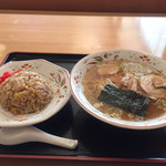 Ramen Dokoro Jinambou - 2019年2月。ラーメンとチャーハンセット800円。