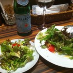 ピッツェリア・ヴィーコロ・デル・ソーレ - ミックスサラダ（練馬野菜）こだわりソース