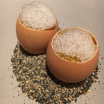 ラ ソスタ - イニツィオ（はじまり）：雲丹と卵のフラン？ 器がゆで卵の殻。濃厚で美味しい。