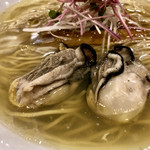 らぁ麺やまぐち - レアで旨味と甘み満載の牡蠣