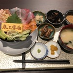 米と葡萄 by SHINGEN - 竹（1400円：外税）をオーダーし「鯖」は抜いて頂きました。 他に小鉢3種とお漬物、お味噌汁が付きます。 タレは「無添加オリーブオイル醤油」「ワサビ醤油」「胡麻だれ」から選べますので「胡麻ダレ」を。