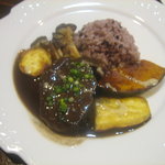 ビストロ バキュース - ５周年牛ほほ肉赤ワイン煮。半分です。