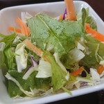 クロープクルア - ・サラダはドレッシングが多め