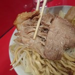 ラーメン二郎 - 柔かい絶品ブタ～♫