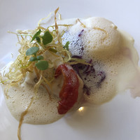ラ・トゥーエル - マトウダイのポアレ　ホタテのムース　シャンパーニュのソース　揚げた葱　ドライトマト