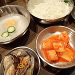 韓国酒場 コッキオ ルクア大阪店 - キムチ　千切りキャベツ