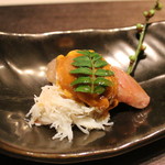 神戸牛割烹 銀座 美作 - カイノミのお寿司、ズワイガニと雲丹