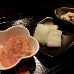 スモークソルト - 「ジンとシャルトリューズで漬けた白菜」「クラゲのカンパリ和え」「たこと大葉とレモンのシーフードマリネ」