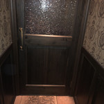 ランプバー - さらにその奥にドアが