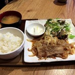 太田強戸PA フードコート - 生姜焼き定食　８３０円