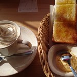 珈琲所コメダ珈琲店 - スペシャルコーヒー510円、モーニングセットB、見た目はウインナーコーヒーと一緒