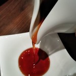 グリルレストラン＆スイーツカフェ スコール - [料理] 寿司用醤油を銘々皿に注ぐ。