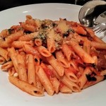 グリルレストラン＆スイーツカフェ スコール - [料理] 寒ちぢみほうれん草とラグーのペンネ プレート全景♪ｗ