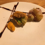 炭と地酒とたしなみワイン Kai本店 醸す - 揚物は博多蕾菜天麩羅の炭火焼き、洞爺湖産生うにもありました