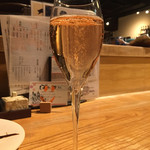 炭と地酒とたしなみワイン Kai本店 醸す - 弾ける泡が細かくて素敵です