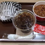 ウェンディーズ・ファーストキッチン - ウェンディーズバーガー ¥490 ＋ ウェンディーズチリ（M）、アイスコーヒー（S） ¥390