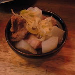 大島や - 牛スジ煮込み（白）：白出汁仕上げの上品な味！ホッピー・日本酒・ビール・ハイボール何でも御座れ！