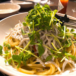 ワイン食堂 ビストロJIN - しらすのペペロンチーノ