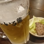 Shinjuku Omoide Yokochou Gyuutan Iroha - グラスにはいろ葉の名前入り。
      牛タン食べる前からビールぐびぐび(笑)