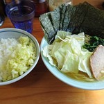 会心のラーメン 捲り家 - ラーメン＋のり！キャベツがこんもり！