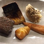 ねぎま - 燻製盛り合わせ。
                                左下の鮪トロのくんせは絶品。