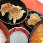 チャイナハウス - 餃子よりも沢庵が絶妙。ご飯のお伴に買いたいくらい美味しい。