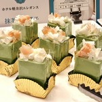Manpei Hotel - 抹茶のお菓子＠ボトムはライスクリスピー。とても滑らかな抹茶ムース（ホテル軽井沢エレガンス）