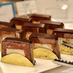 Manpei Hotel - サンミッシェル＠ブラック・ホワイト・ミルクの3種のチョコを使用した伝統的なムース（ホテル軽井沢エレガンス）