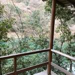 松籟庵 - 真下に桂川が