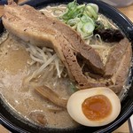 北海道味噌ラーメン 味噌之 かんべ - 極厚角煮北海道味噌ラーメン990円。