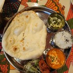 INDIAN RESTAURANT SUBHIMAHAL - ２種類のカレーセット(ラムカレー･ホウレン草カレー)