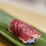 三笠鮨 - 陸州（むつ）大間（おほま）の"鮪（しび）"、四十四貫（しゞふしくわん、≒164kg）、醬油漬（しやうゆづけ）