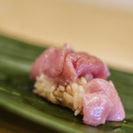 三笠鮨 - 陸州（むつ）大間（おほま）の"鮪（しび）"、四十四貫（しゞふしくわん、≒164kg）、肥肉（あぶ）