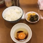 肉盛り中華そば 初代松山 - 食べ放題のご飯100円！
