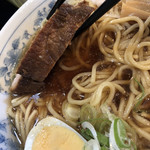 麺屋みっちゃん - チャーシューは分厚いです。