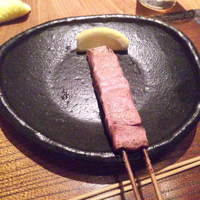鳥茂 - 豚レバー串はレアでございます