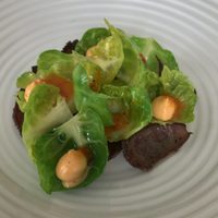 小笠原伯爵邸 - 「鴨の砂肝のアサード　クベバペッパー　6ヶ月の塩漬けレモン　エスペレットのアリオリ」