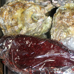 道の駅　潮彩市場防府 - 殻付き牡蠣、クジラ肉