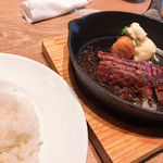 肉酒場モダンミール - 牛ハラミステーキ（1,090円 税別）