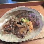 日本料理 きた川 - お凌ぎ　鮑唐揚げ　雲丹飯