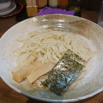 麺屋たつみ 喜心 - 麺の上にはメンマやのりが添えられ
