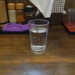 しばし、水を飲みながらつけ麺が出来上がるのを待っていると